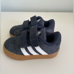 Like-New Adidas Baby / Toddler Shoes size 5